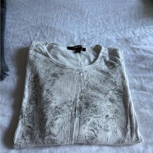 White printed ribbed cotton top with bat sleeves by Fifteen Twenty. Size L.